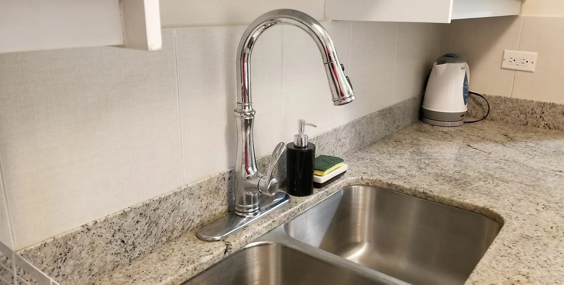 New Kingston Guest Apartment At Eight